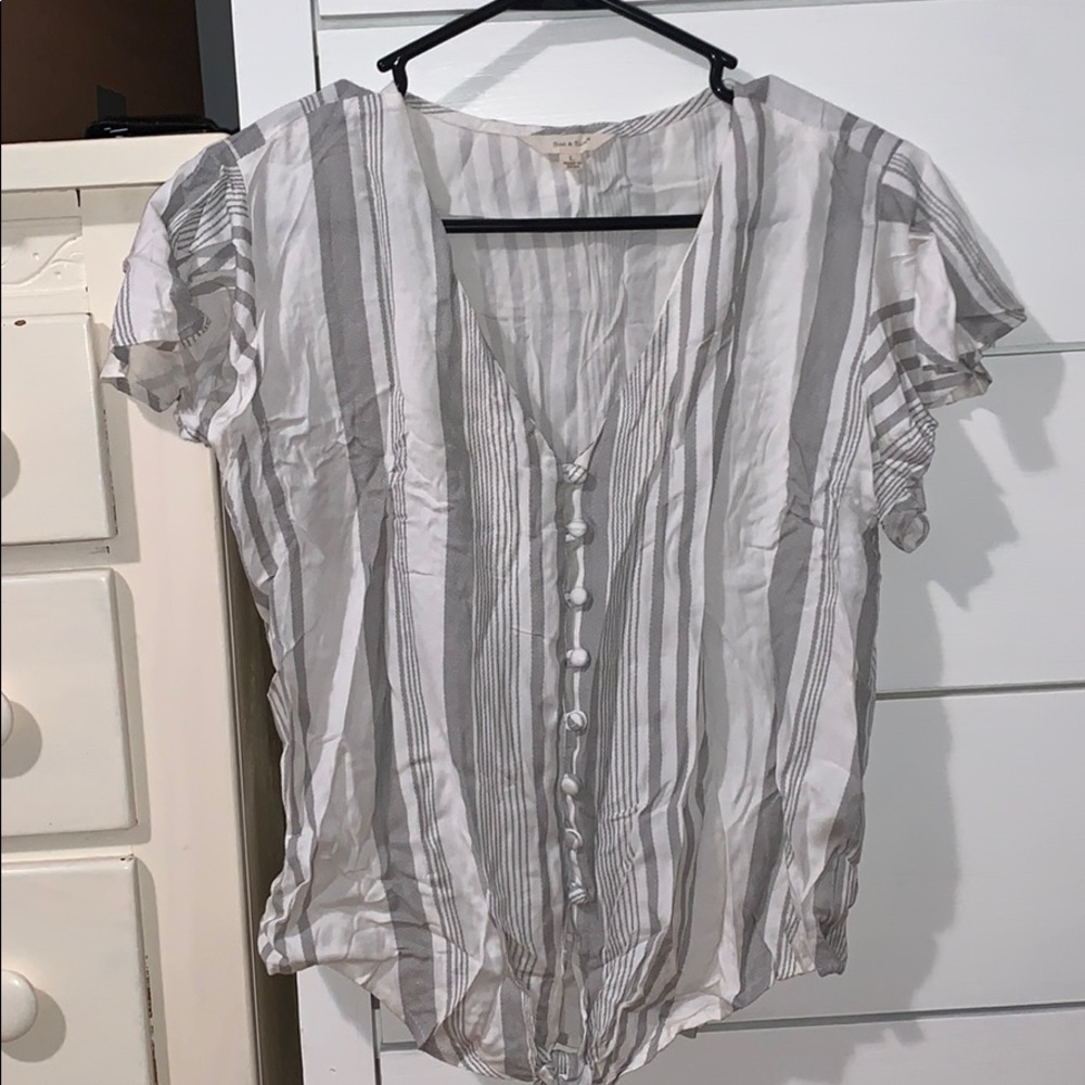 Gray/white blouse